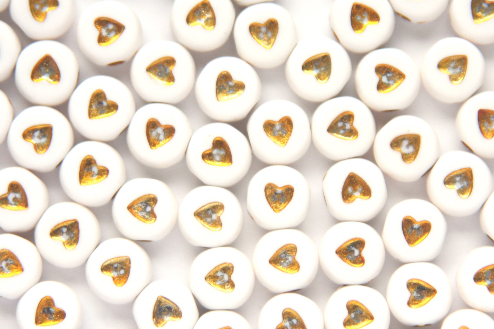 Letter bead, Hearts, closed, Flat round, Acrylic, White/Gold, 7x