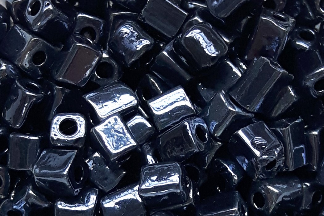 Rocailles van glas, cube, glans, 3-7mm, Donkerblauw, 25 gr
